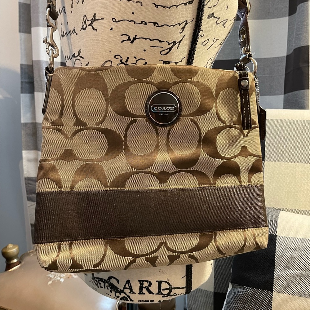Coach classic crossbody canvas bag like new!